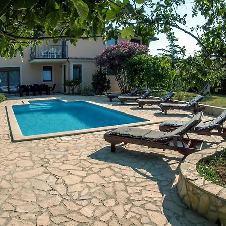Dom wakacyjny Mit Privatpool Fuer 10 Personen Ca 180 Qm In Liznjan, Istrien Suedkueste Von Istrien Ližnjan